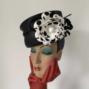 Vintage straw hat with Black and white decorative flower For Harrods by Graham Smith made in England